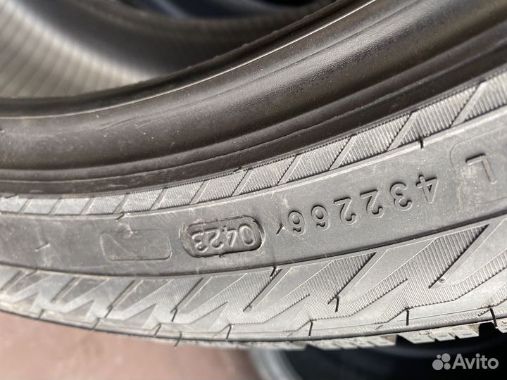 Nokian Tyres Hakkapeliitta R5 SUV 285/40 R22