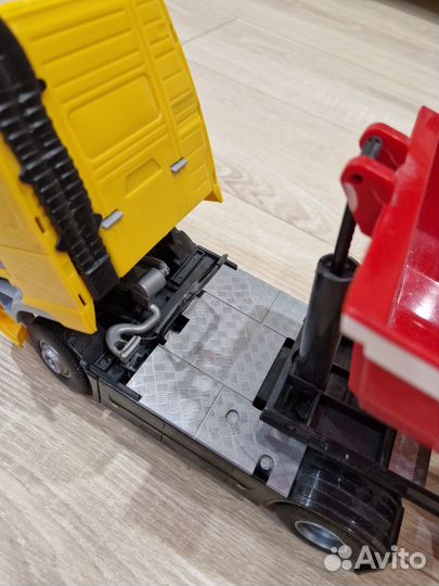 Игрушечная машина