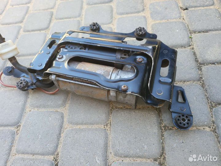 Мало б.у насос подкачки подвески Audi A8 D4