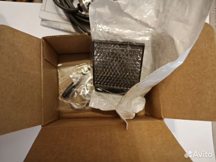 Фотоэлектрический датчик рефлекторный