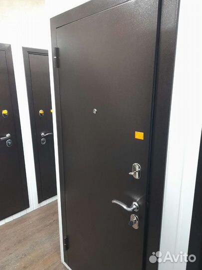 Дверь входная в квартиру. пр.Россия