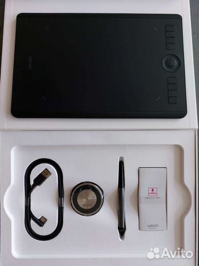 Графический планшет Wacom intuos pro M PTH-660