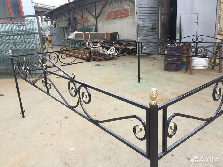 Ограды на кладбище и кованые декоративные ограды