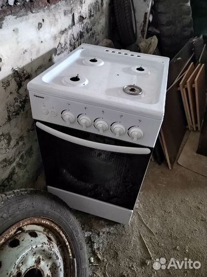 Продам 2 шкафа,плиту, линолеум, двери 5 штук