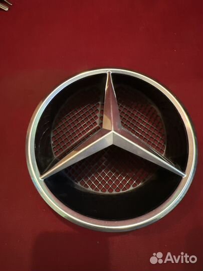 Эмблема решетки радиаторам Мерседес 164, 251
