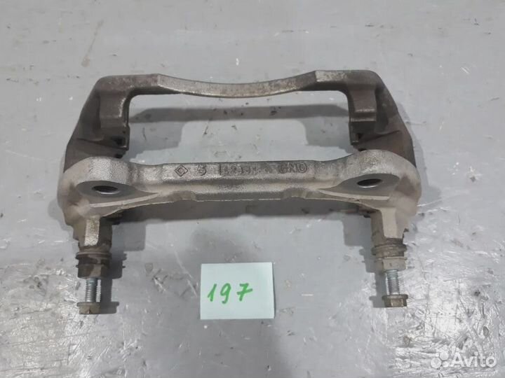 Скоба суппорта правого VAG Фольксваген Шкода