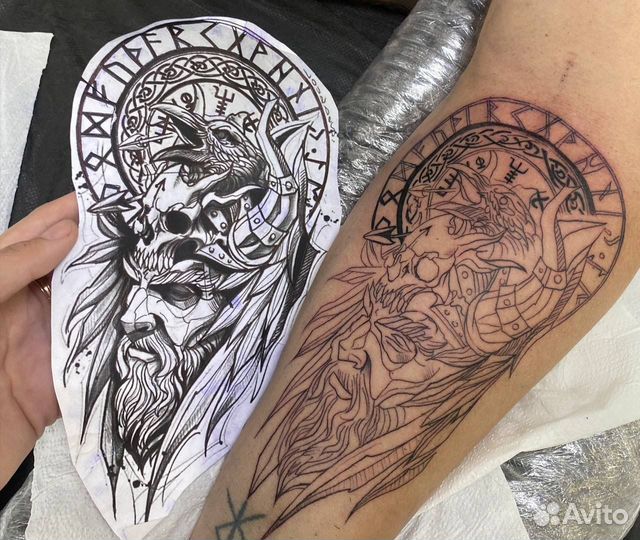 Модель на тату