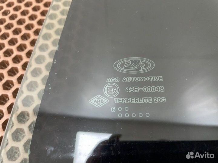 Стекло двери заднее левое LADA X-Ray