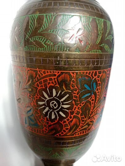 Ваза из латуни с чеканкой