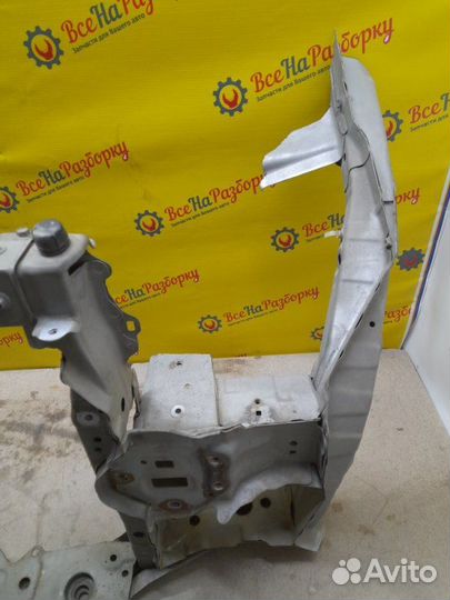 Рамка радиатора Honda Fit