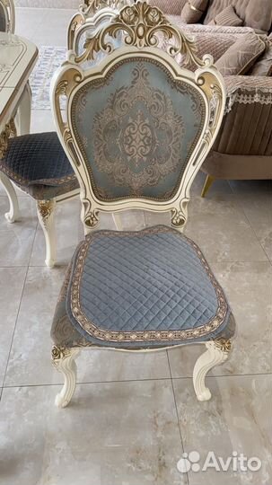 Кухонный стол и стулья