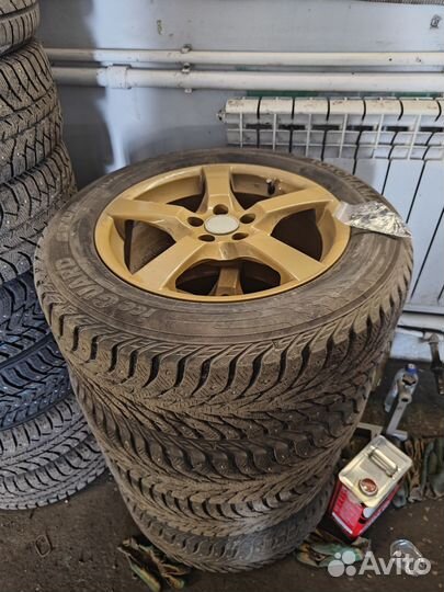Yokohama Ice Guard Stud IG55 215/60 R16