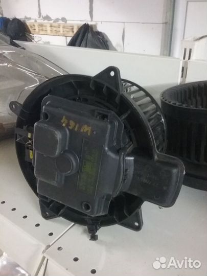 Мерседес 164, 251 мотор отопителя