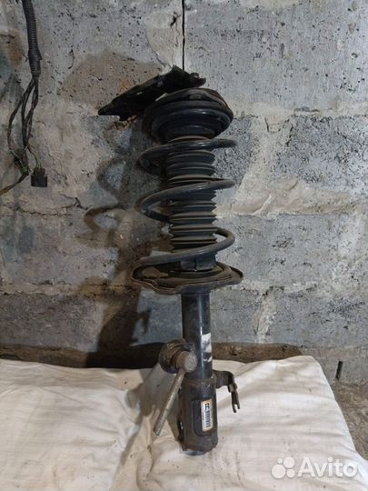 Стойка передняя правая Toyota RAV4 40