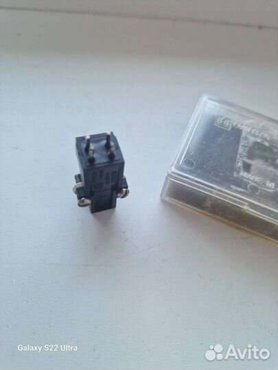 Звукоснимающая головка Unika в с иглой MF100