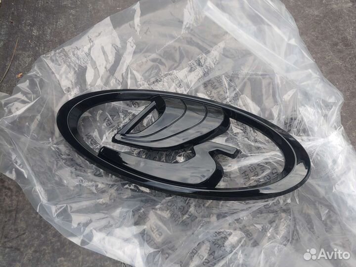 Значок Лада vesta черный