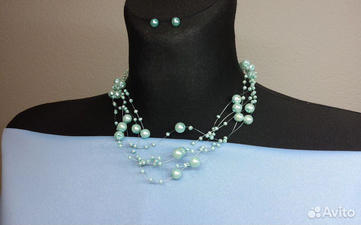 Комплект бижутерии серьги и короткие бусы