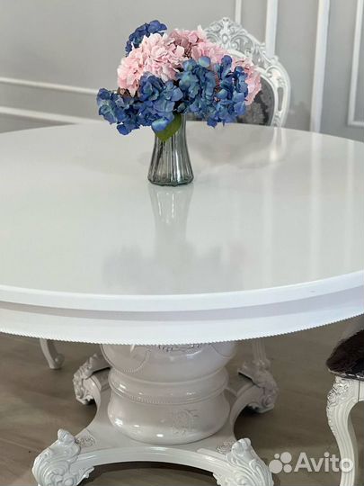 Кухонный стол и стулья новые