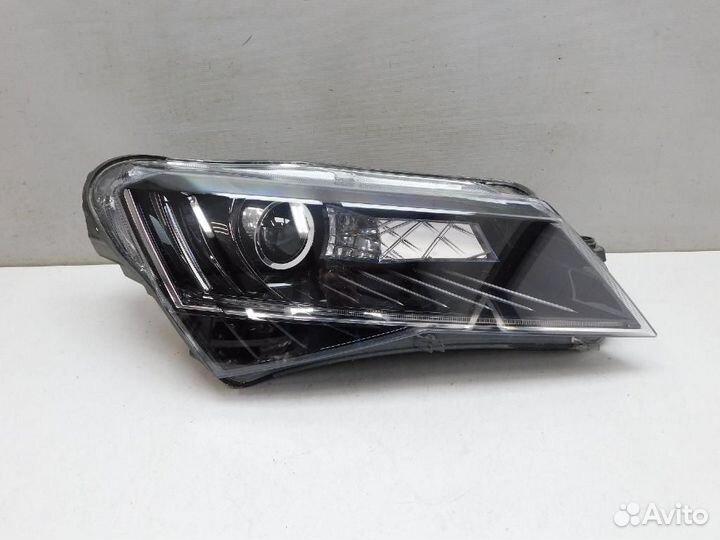 Фара правая Skoda Superb