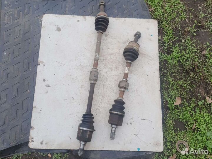 Привод передний Hyundai Elantra 2.0 АКПП 2002г,в