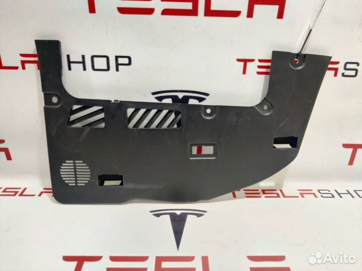 Панель проема для ног пассажира Tesla Model 3 2019