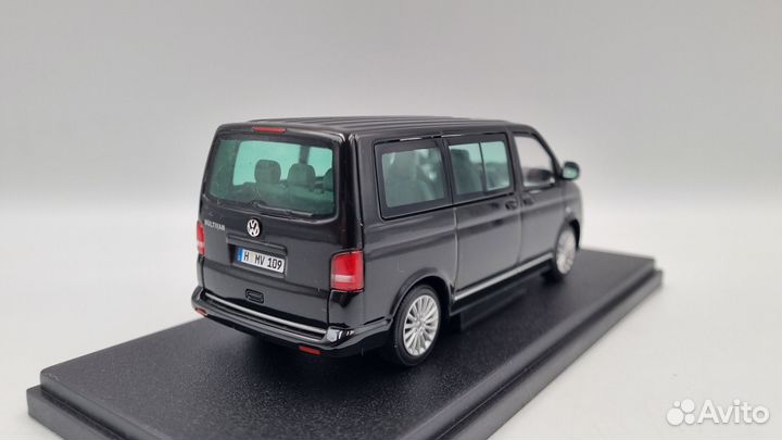 Модель Volkswagen T5 Multivan black