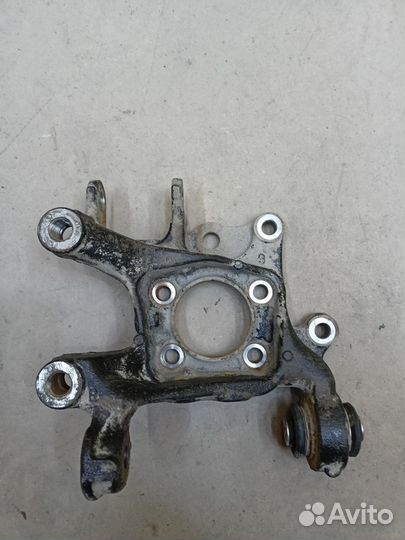 Кулак поворотный задний правый Lexus NX