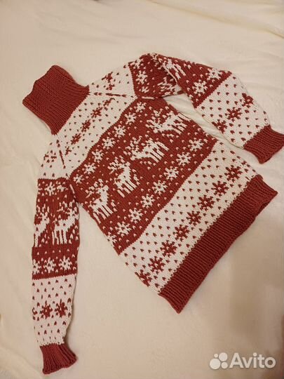 Свитер с оленями 42р