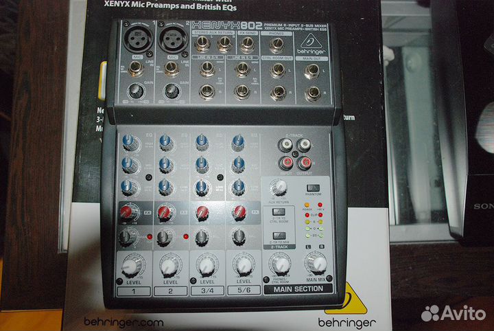 Пульт микшерный Behringer Xenyx 802