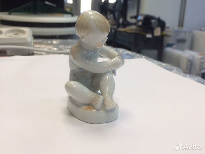 Статуэтка фарфоровая