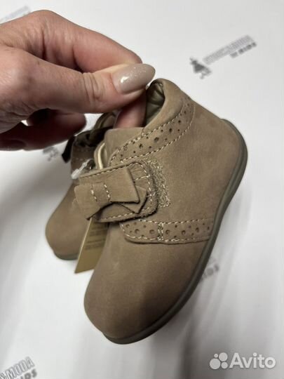 Новые осенние ботинки для девочки Chicco 20