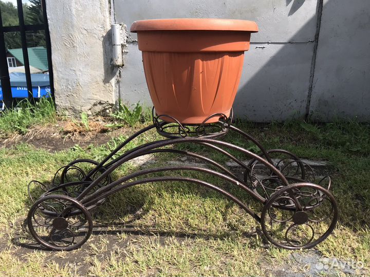 Подставка для цветов напольная металлическая