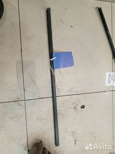 Накладка стекла заднего левого (бархотка) Mitsubi