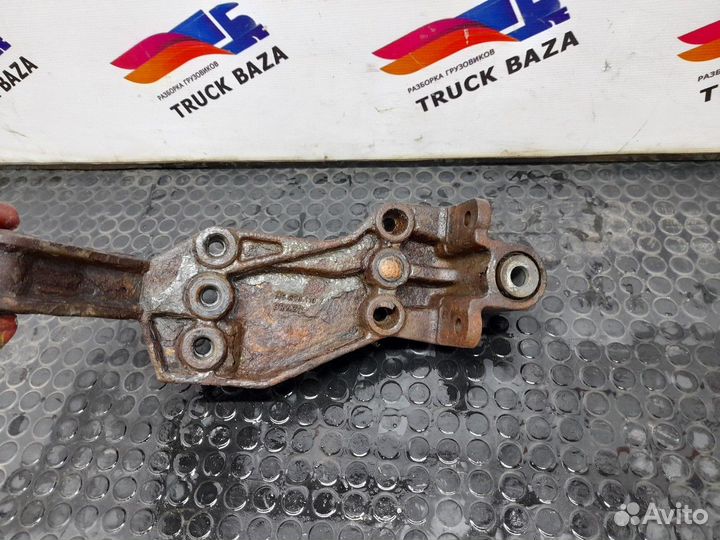 Кронштейн передней рессоры правый Volvo FH