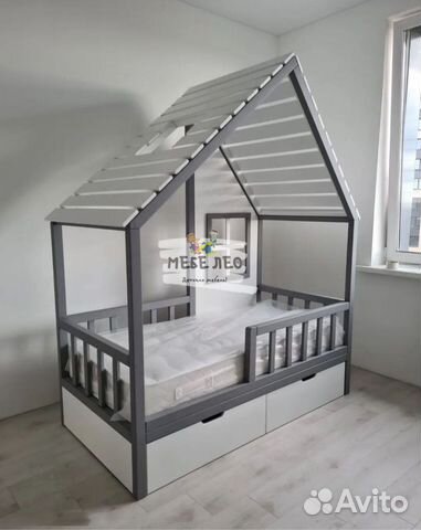 Детская кровать с домиком