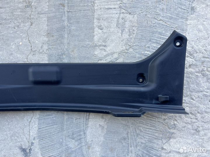 Накладка замка багажника на Камри v70