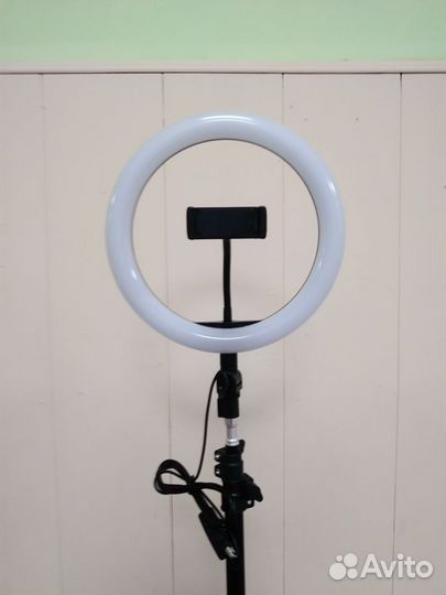 Кольцевая лампа 26 см со штативом