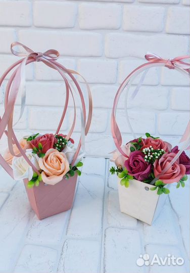 Корзинка из 7 мыльных роз
