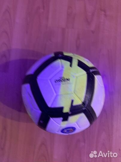 Футбольный мяч