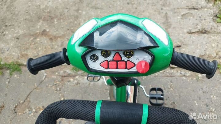 Велосипед трехколесный с ручкой