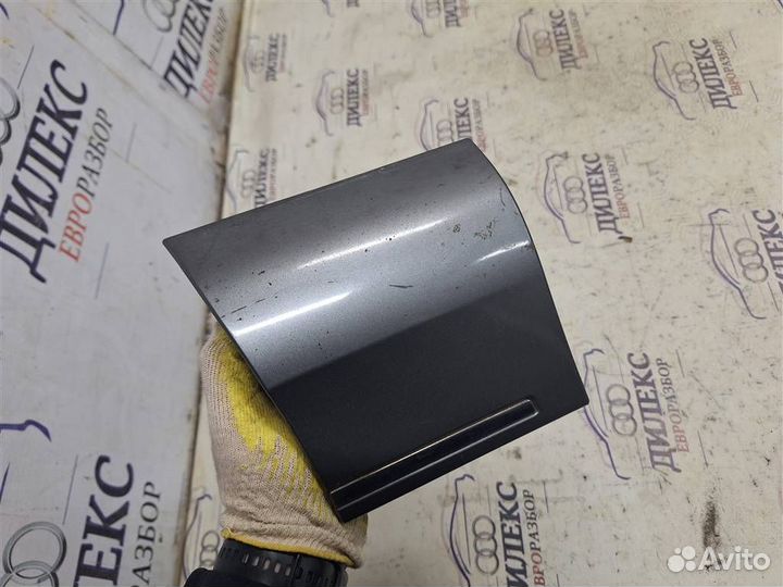 Накладка переднего крыла левого Audi Q7 2005