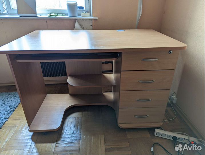 Компьютерный стол