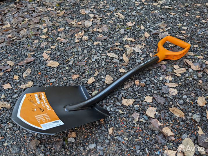 Штыковая укороченная лопата Fiskars SolidTM