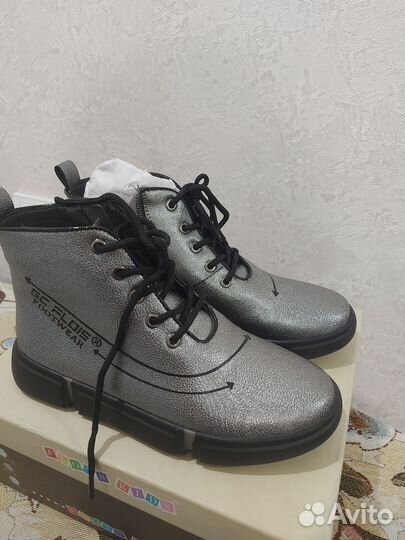Ботинки демисезонные для девочки 35 размер