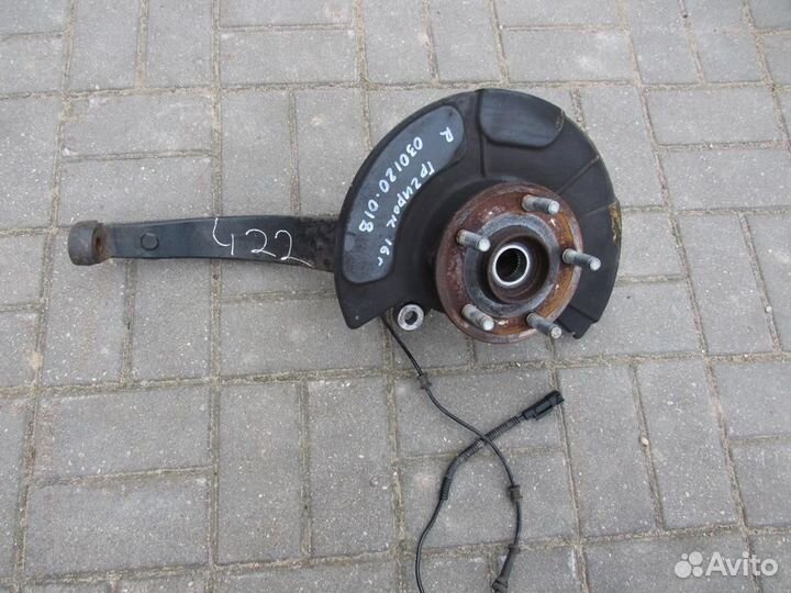 Кулак передний левый Jeep Grand Cherokee (WK2)