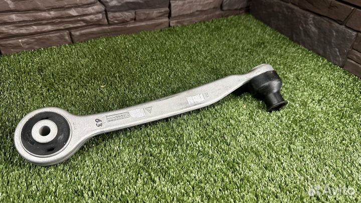 Рычаг передний перхний правый Audi 8E0 407 506 Lem