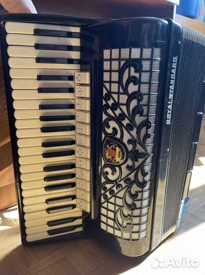 Аккордеон Royal standard Montana