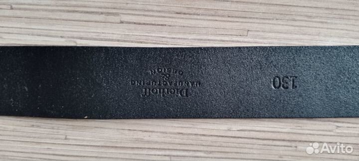 Мужской кожаный ремень с бляхой 