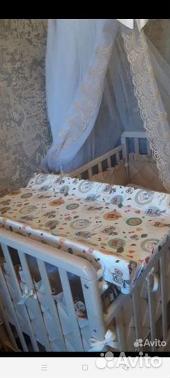 Пеленальная доска на кроватку