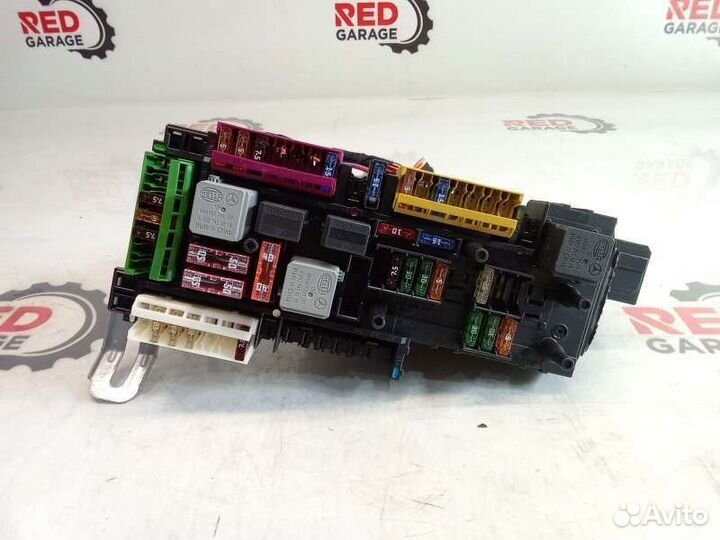 Блок предохранителей задний Mercedes-Benz E-Class